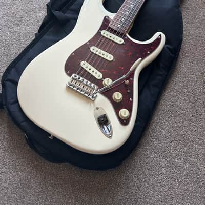 RARE Matching Headstock Fender Limited Edition Vintera ‘60s Stratocaster 2021 - Olympic White image 2
