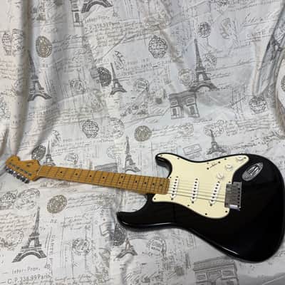 2001 Fender American Standard Stratocaster with Maple Fretboard Black Finish Original Case image 9