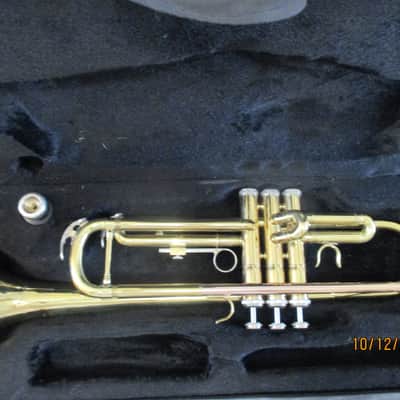 Glory brand trumpet with case and mouthpiece. image 1