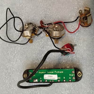Pre-soldered Ready-to-Go Custom Wiring Harness for Squier Bronco Bass | Seymour Duncan SHR-1 Hot Rails Humbucker +3-way Mini-Switch -> Series / Split / Parallel | Full-size CTS Pots + Switchcraft Output Jack image 5
