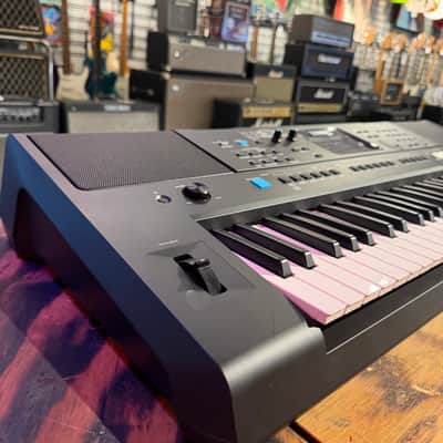 Yamaha PSR-E473 61-Key Portable Keyboard image 4