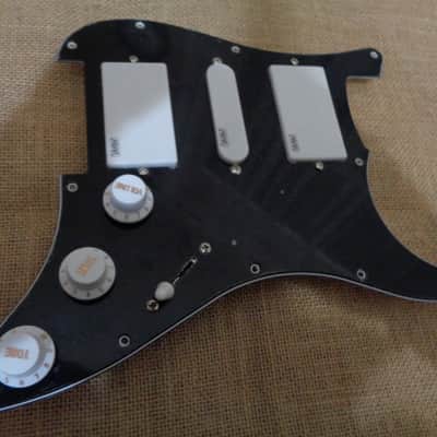 Handmade pre-wired Strat HSH pickguard, multiconfigurable, with HB split and Treble Bleed image 3