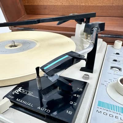 KLH Model Twenty Stereo Turntable Receiver image 7
