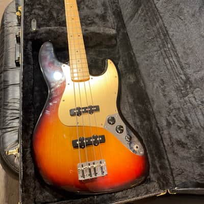 Fender American Series Jazz Bass with Maple Fretboard 2000 - 2007 - 3-Color Sunburst image 7