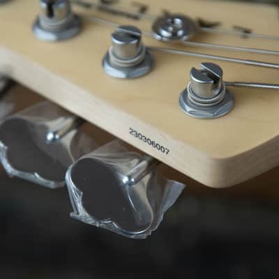 Lakland Skyline 4460, Rosewood, Sunburst B Stock image 7