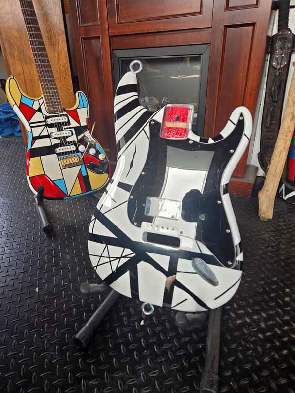 Fender Squire 2000s - EVH black and white image 1