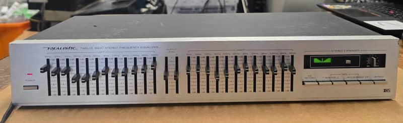 Realistic 31-2009 12 band equalizer in excellent condition - 1980's image 1