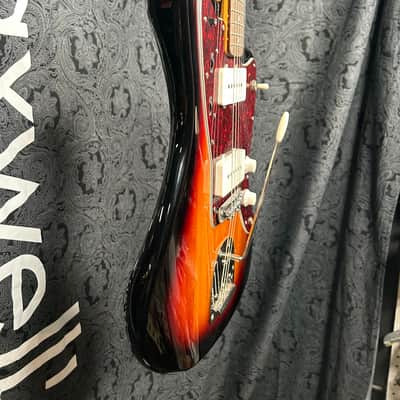 Squier Classic Vibe '60s Jazzmaster Electric Guitar- 3 Tone Sunburst w/Hardshell Case (Pre-Owned) image 7