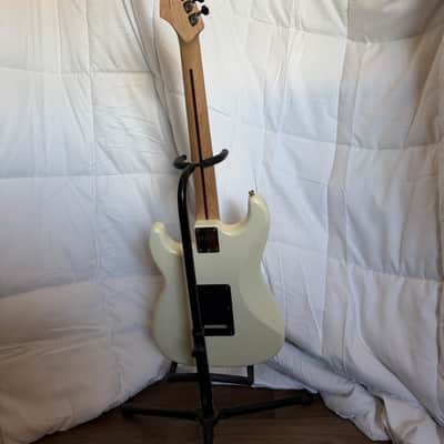 Fender "Squier Series" Standard Stratocaster with Maple Fretboard 1992 - 1996 - Arctic White image 4