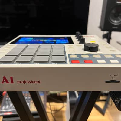 Akai MPC One Standalone MIDI Sequencer Retro Edition image 6