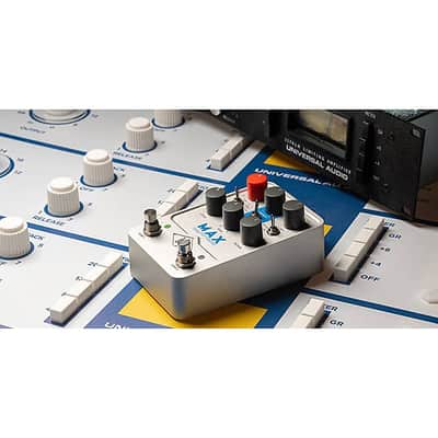 Universal Audio Max Preamp & Dual Compressor Pedal image 8