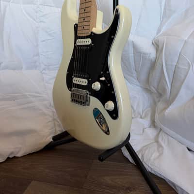 Fender "Squier Series" Standard Stratocaster with Maple Fretboard 1992 - 1996 - Arctic White image 2