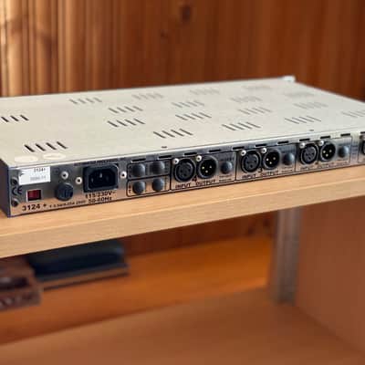 API 3124+ 4-Channel Mic Preamp – Mint! image 9