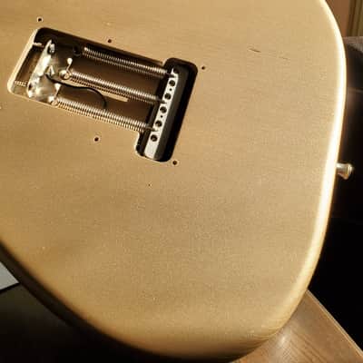 Fender Stratocaster 2010-2015 - Shoreline gold image 1