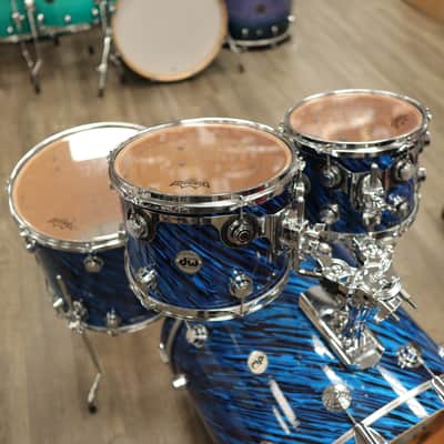 Pre-Owned DW Collector's Series 4-Piece Maple Shell Pack 10/12/16/22 (Twisted Blue Oyster) image 6