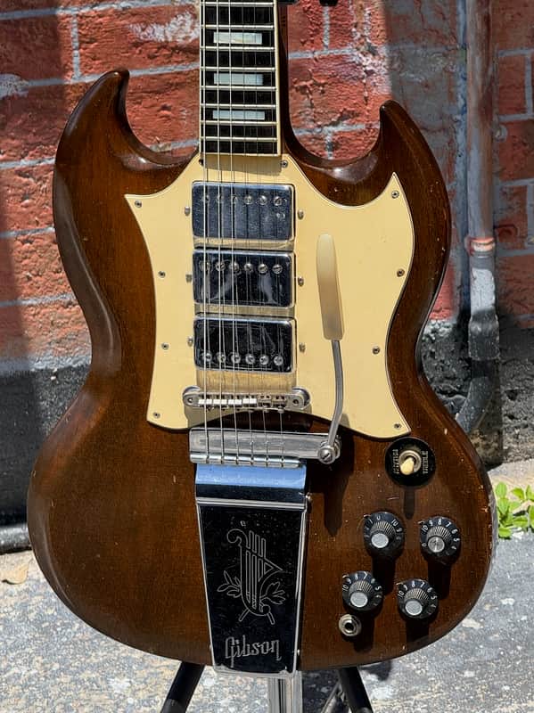 Gibson SG Custom 1969 - an ultra rare large'gard w/a combo of Walnut finish w/all Chrome Hardware ! - Excellent