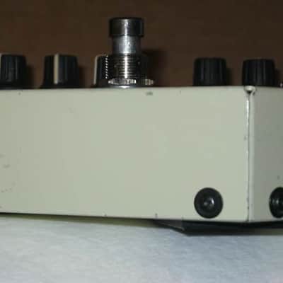 used Visual Sound Route 66 Overdrive & Compression 1st ver of orig model RT66 (late 1990s) only works with adapter (NOT included), has battery clip - but can't power a battery clip (don't know why) + new feet & strings image 10