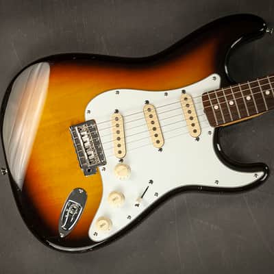 Fender Stratocaster Standard 1990s - 3-Tone Sunburst image 17