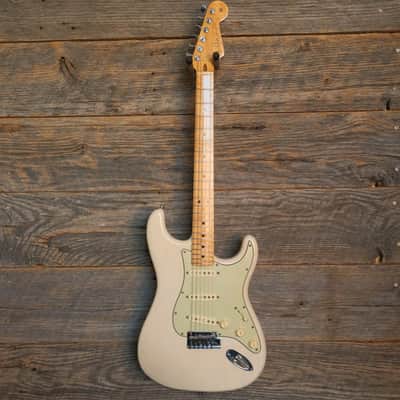 Used Fender 2010 Custom Shop Deluxe Stratocaster - Antique White w/OHSC image 2