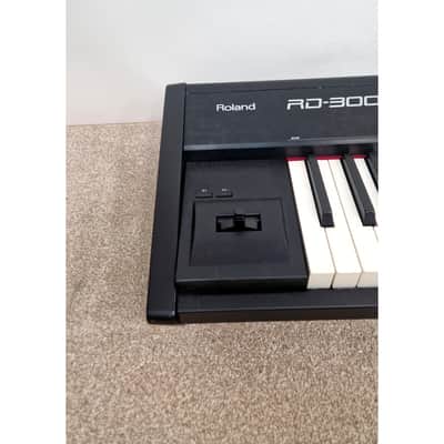Roland RD300GX - Good image 9