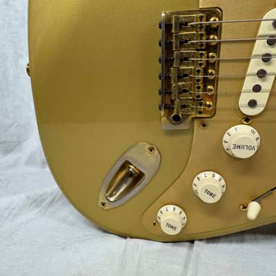 Fender 50th Anniversary Golden Stratocaster Guitar 2004 - Aztec Gold / Maple neck image 4