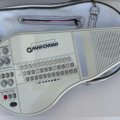 Suzuki OM-84 Omnichord with Vinyl Carrying bag image 1
