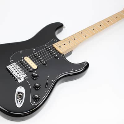 Fender Special Edition Standard HSS Stratocaster with Maple