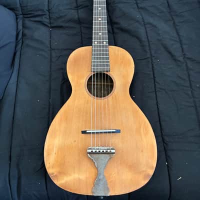 Sweet parlor guitar - circa 1910-1920 - probably made by Regal w/ case image 2