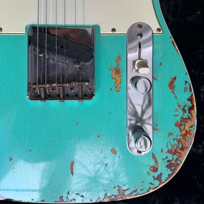 Fender Custom Shop '60 Reissue Heavy Relic Aged Seafoam Green Over 3-colour Sunburst image 3