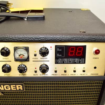 Behringer Ultracoustic ACX1000 2x60-Watt Acoustic Guitar Amp w/ Footswitch image 6