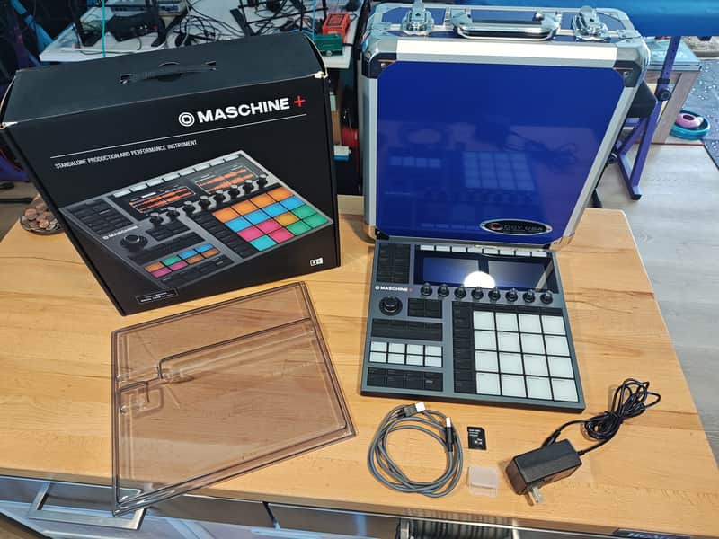 Native Instruments Maschine Plus 2020 - Present - Black image 1