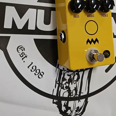 JHS Charlie Brown V4 2016 - Present - Yellow image 2