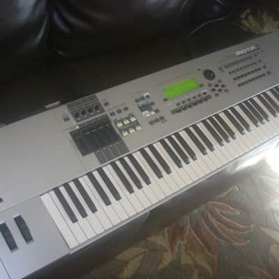 YAMAHA MOTIF7 ヤマハ モチーフ7 シンセサイザー Yamaha MOTIF XF7 76-Key Music Production Synthesizer | Musician's