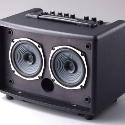 Roland AC33 Battery Operated Portable Acoustic Amplifier image 8