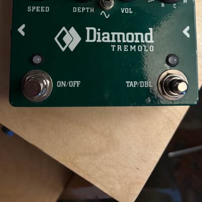 Diamond Tremolo 2000s - Green image 3
