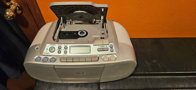 Sony CFD-S01 CD/CDR/CDRW Cassette AM FM Portable Player image 1