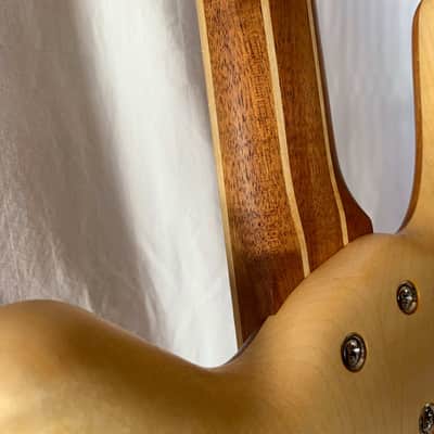 Warwick Streamer LX 2011 LTD Edition 4 String Master Built 2011 Natural image 6