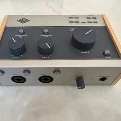 Universal Audio Volt 276 2025 - Light wood/mixed metal image 2