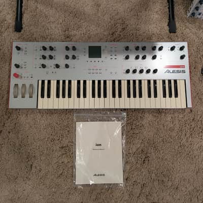 Alesis ion - Synthesizer - Excellent Condition - Original Case - Manual