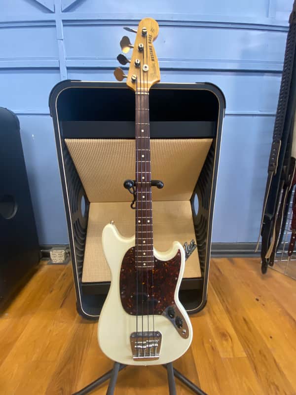 Fender Mustang 4 string bass 2002-2004 - White with Case image 1