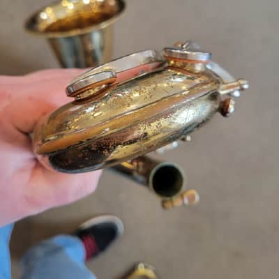 Conn Baritone Saxophone 1983 - Lacquer image 4