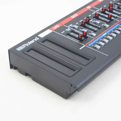 Roland JU-06 "Recreates the legendary JUNO-106 in a compact, book-sized format" [Z1G6774] (03/05) image 6