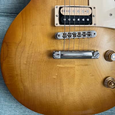 Gibson Les Paul Tribute Custombuckers 50s Wiring Honeyburst Gibson Soft Case Preview Video image 5