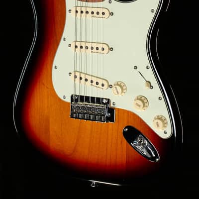 Fender Deluxe Roadhouse Stratocaster 3-Tone Sunburst Pau Ferro (569) image 1