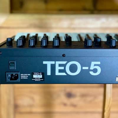 Immagine Oberheim TEO-5 44-Key 5-Voice Synthesizer - Black - 7
