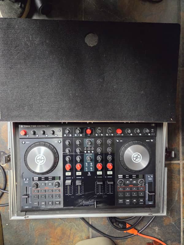 Native Instruments Traktor Kontrol S4 MK2 2010s - Black image 1