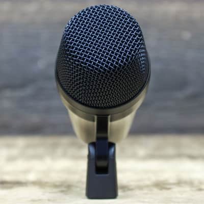 Sennheiser e 902 Dynamic Cardioid Bass / Kick Drum Instrument Microphone image 4