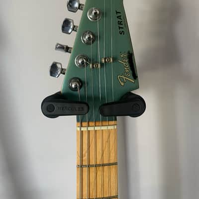 Fender The Strat with Maple Fretboard 1980 - 1983 - Lake Placid Blue image 3
