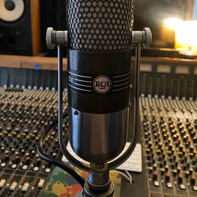 RCA 77-DX Ribbon Microphone 1960s - Silver / Red Badge image 3