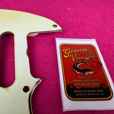 General Vintage Tone 1960’s pickguard for Telecaster ®️ extruded Máster of edad GVT®️ - Aged mint green image 3